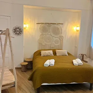 cassis-charmant-appart-en-face-de-la-plage.fr-provencehotel.com/