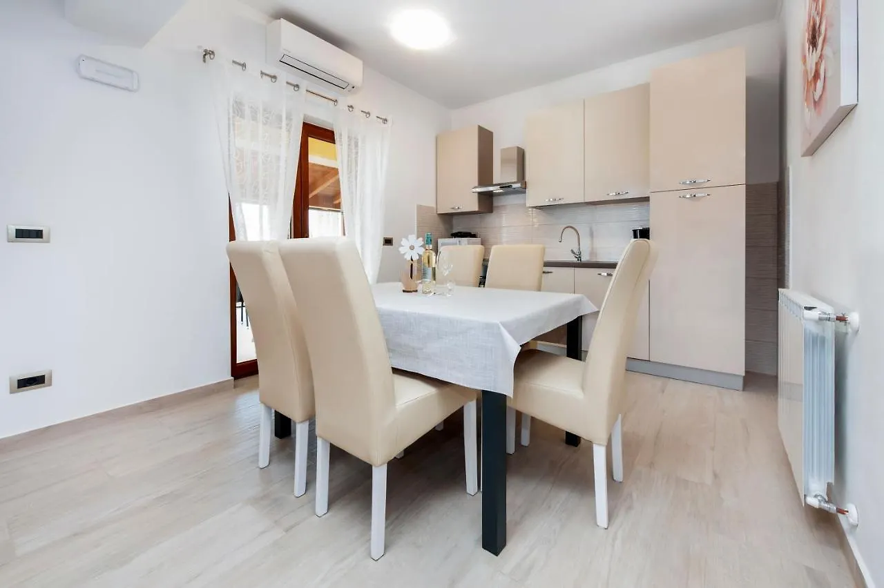 Comfort Apartments Karla Rovigno Croazia